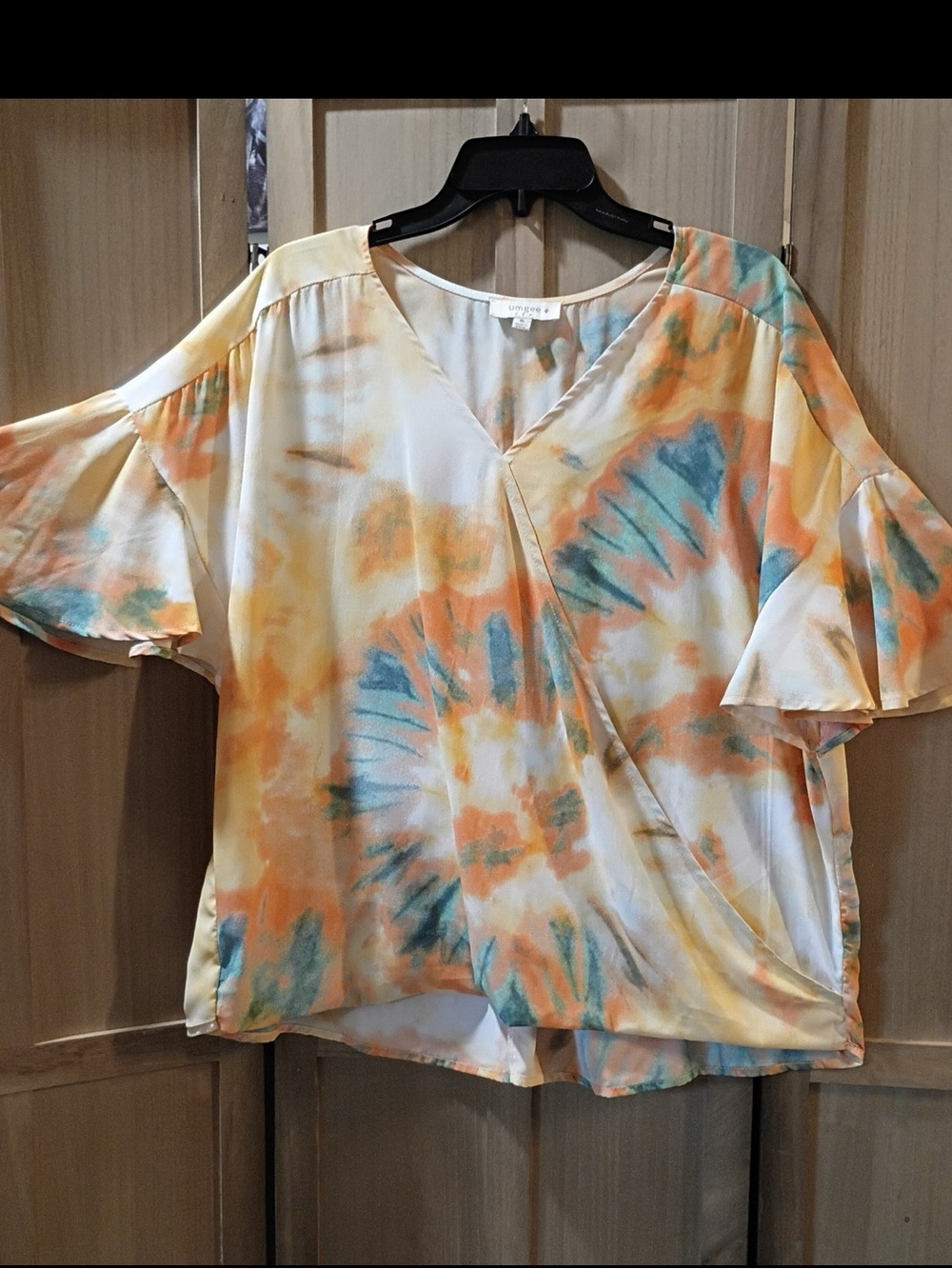 Umgee Tie-Dye Surplice Blouse in Cream, Orange & Teal EUC